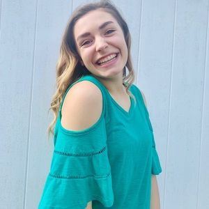 Meet your Posher, Chloe